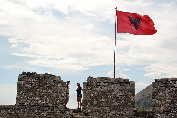 2. Všudypřítomný symbol Albánie – státní vlajka